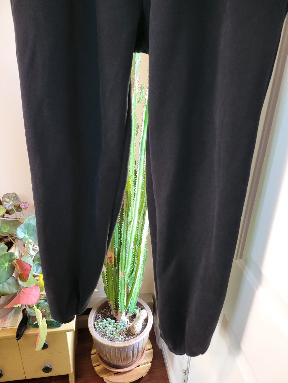 Comfrt Classic Solid Black Athleisure Relaxed Joggers, Size Mens XL - Picture 3 of 5